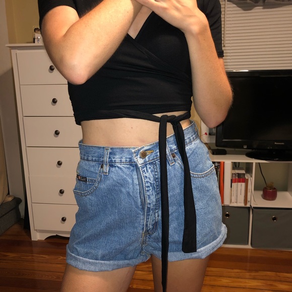 ✨✨SOLD✨✨high wasted vintage shorts - Picture 4 of 4